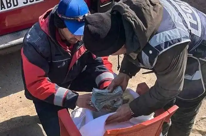Ռուս փրկարարները 150 հազար ամերիկեան տոլար գտած են փլատակներուն տակէն 