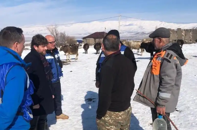 Հայաստանի մէջ Ֆրանսայի  դեսպանը Եւրոպացի  դիտորներուն հետ այցելած է սահմանամերձ գիւղ