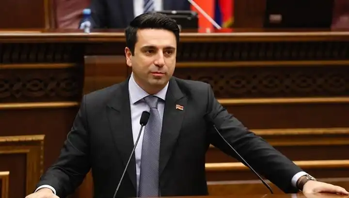 Սիմոնեան «խնդրած է», որ այլեւս թքելու դէպքին մասին չխօսին. «Ես ներողութիւն եմ խնդրել»