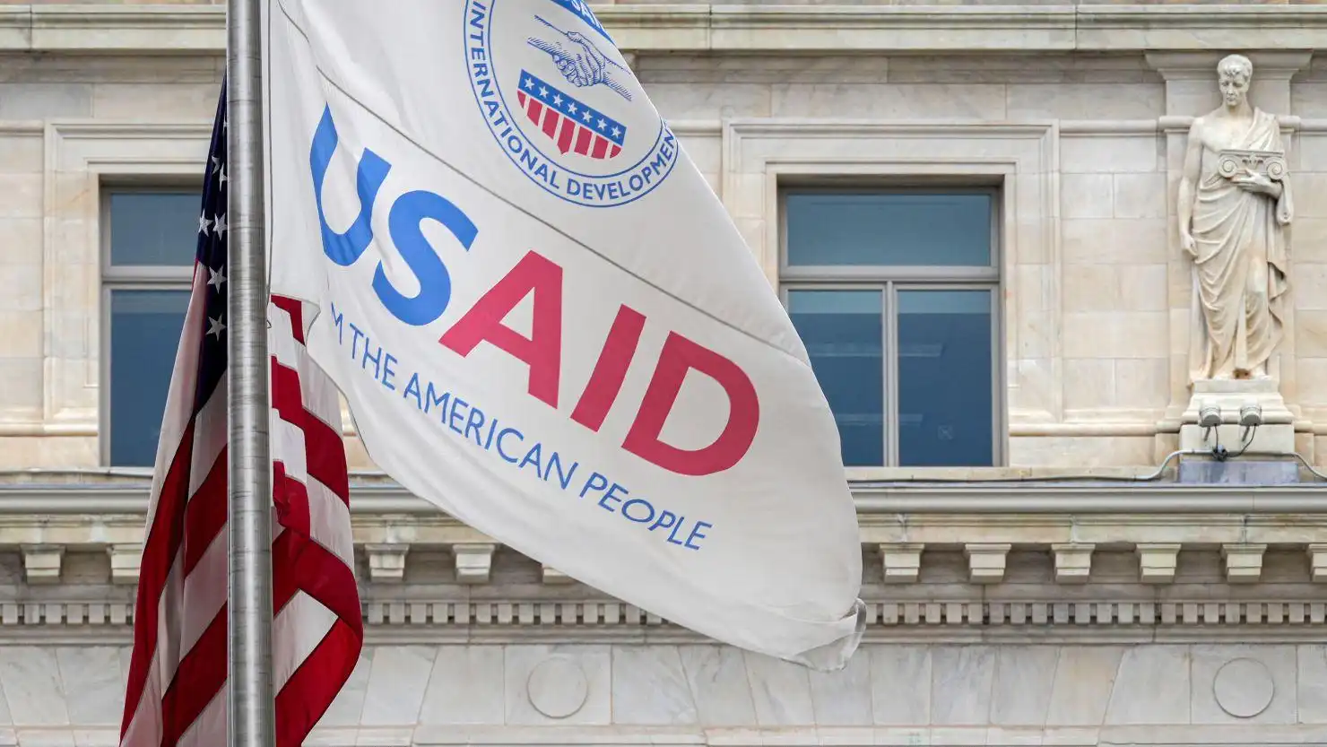 Թրամփ կրակ կը թափէ  USAID-ի դէմ 