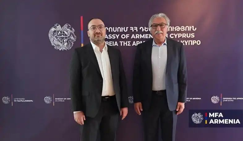 Նիկոսիա. ՀՀ ԱԳՆ-ի քարտուղարը հանդիպում ունեցած է ՀԲԸՄ նախագահ Սեմ Սիմոնեանի հետ
