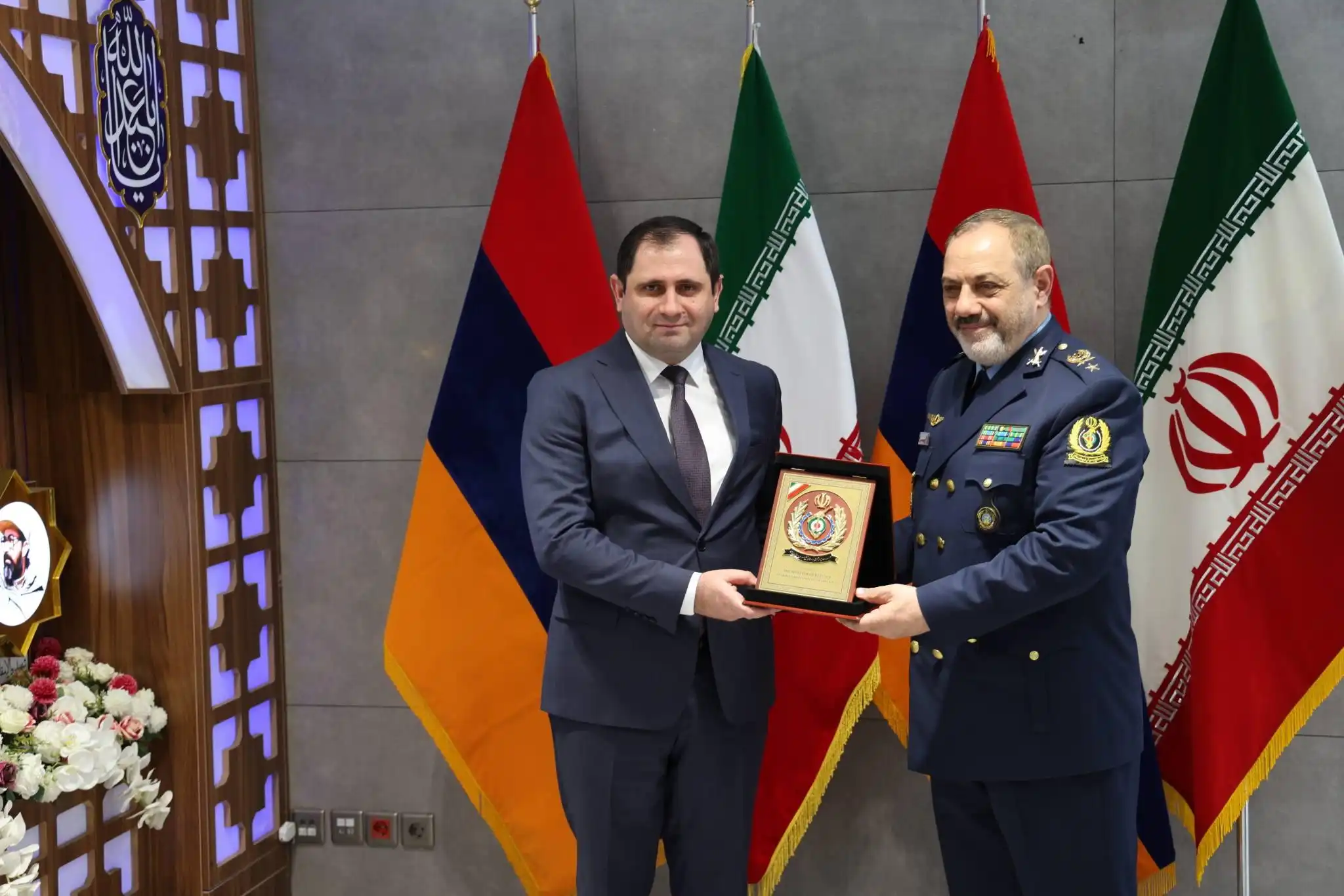 Հայաստանի եւ Իրանի պաշտպանութեան նախարարները փոխգործակցութեան հարցեր քննարկած են