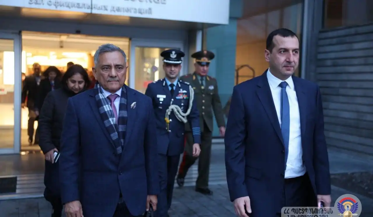 Պաշտօնական ընդունելութիւն Հնդկաստանի Զինուած ուժերու պաշտպանութեան սպայակոյտի պետին 