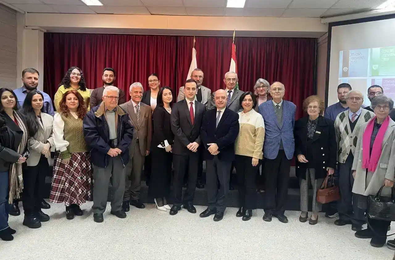 Շնորհանդէս Հայկազեան հայագիտական հանդէսի  ԽԵ. հատորի զոյգ գիրքերու