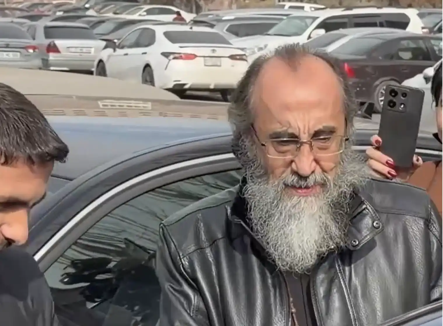 Հոյակապ եմ, լաւ է, ամէն ինչ լաւ է. Միքայէլ Սրբազանը դուրս եկած է հիւանդանոցէն