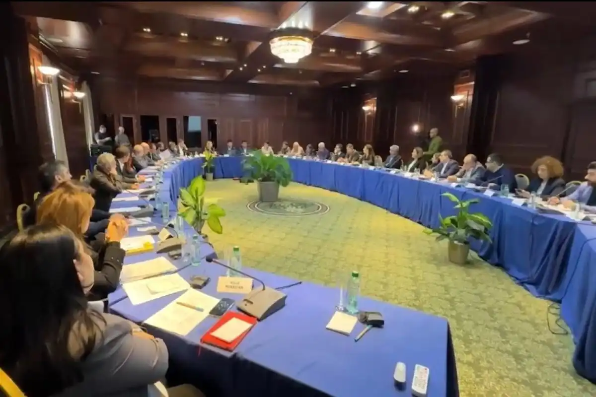 Հայ եւ ատրպէյճանցի փորձագէտները` մէկ սեղանի շուրջ