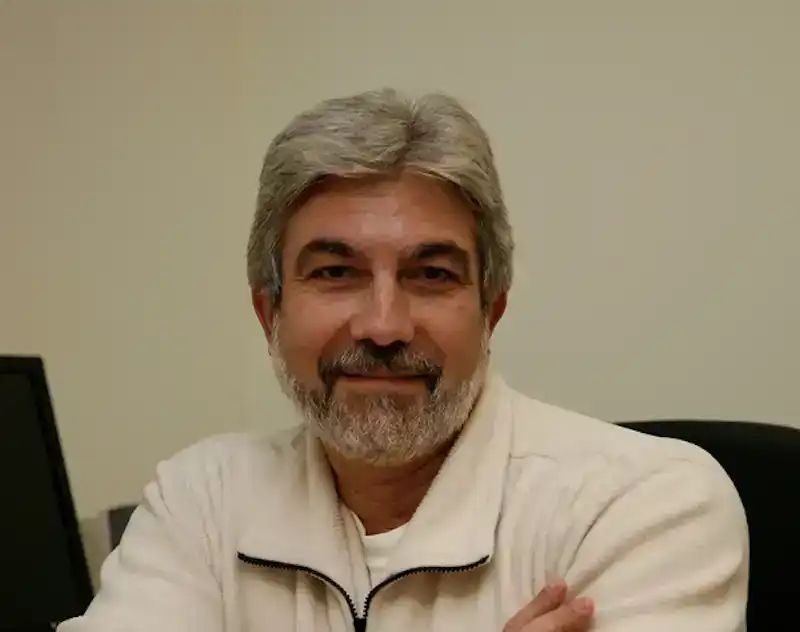 Դիւանագէտը որ կը մերժէ համակերպիլ ազգային գերիշխանութիւնը բռնաբարող քարտէսի մը առաջ եւ նախագհը որ շնորհակալութիւն կը յայտնէ...