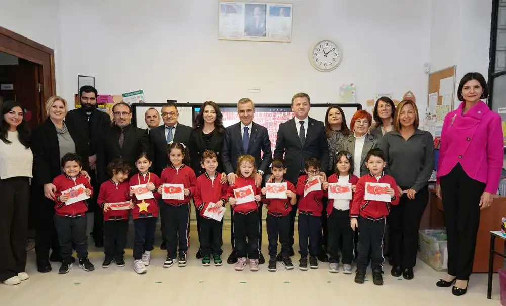 Պէյօղլուի գաւառապետը այցելած է Էսաեան վարժարան եւ Ս. Յարութիւն եկեղեցի