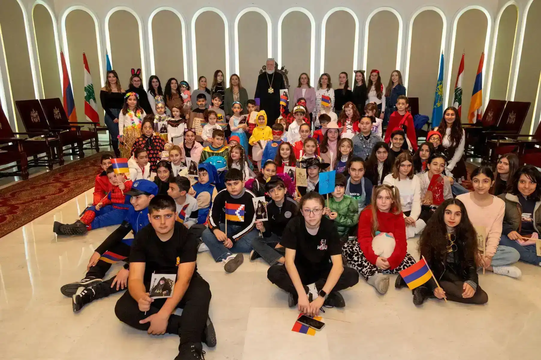 Անթիլիաս. Կիրակնօրեայ վարժարանի աշակերտներ ստացան օրհնութիւնը Ն.Ս.Օ.Տ.Տ. Արամ Ա. Վեհափառին   