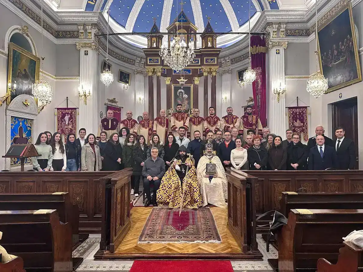 Պոլիս. Արժ. Տ. Նարեկ քահանայի անդրանիկ Սուրբ Պատարագը Թաքսիմի Սուրբ Յարութիւն եկեղեցւոյ մէջ