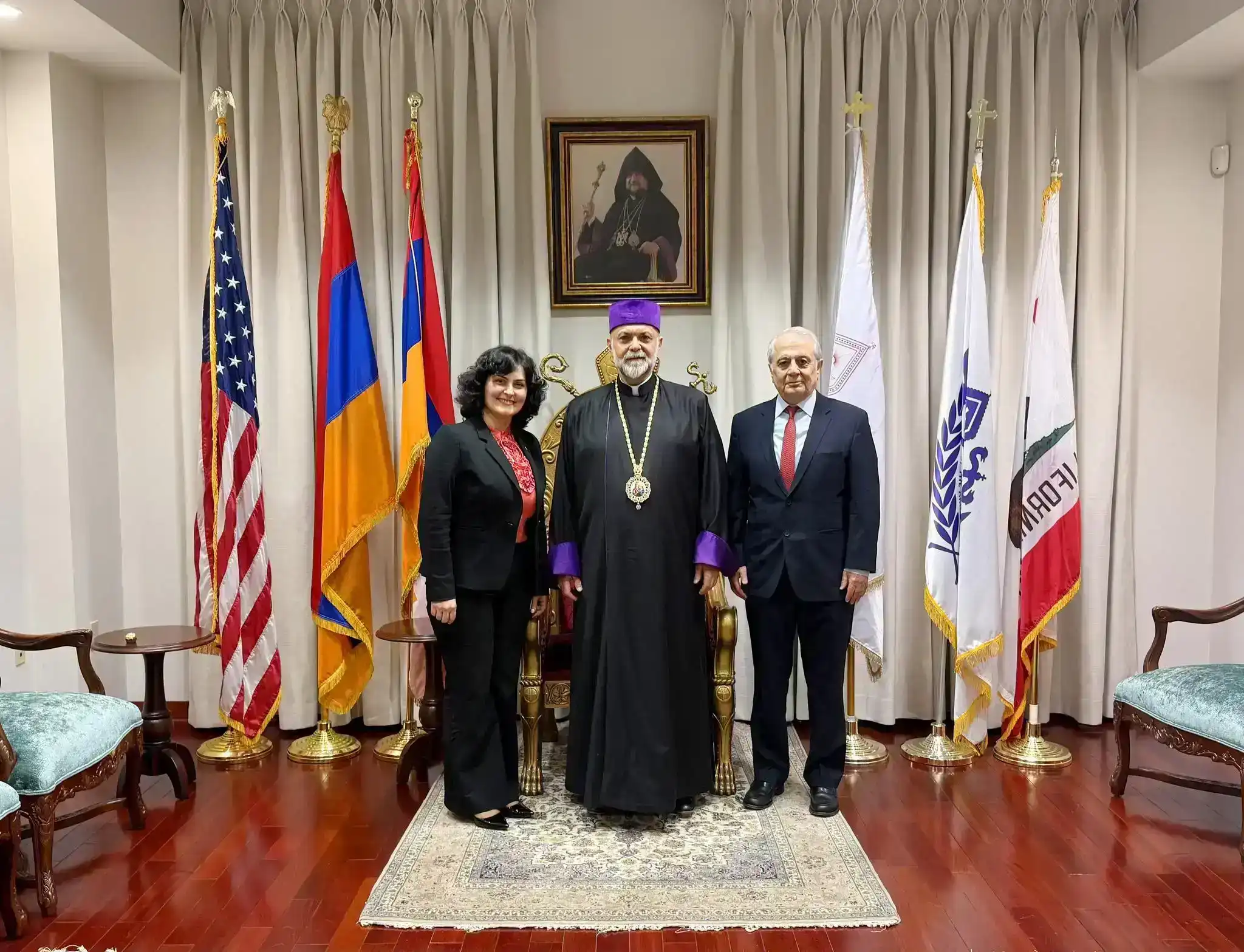 Լոս Անճելըսի նորանշանակ Հիւպատոսը Ազգային Առաջնորդարան այցելեց