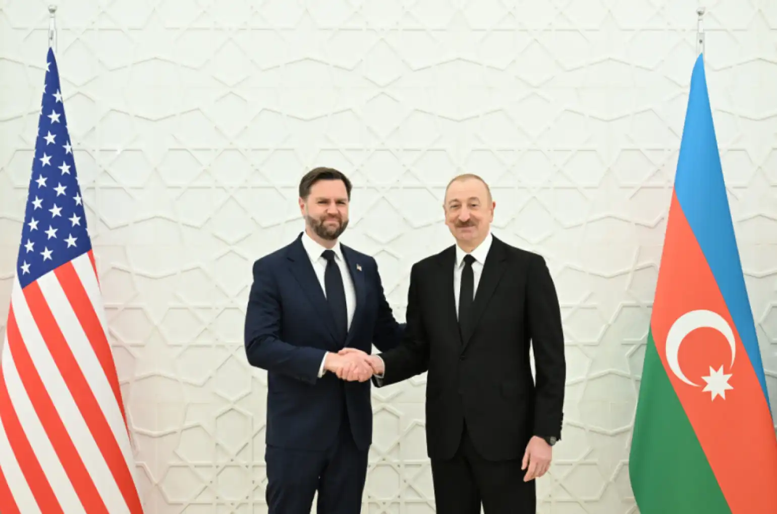 Վենս Պաքուի մէջ քննարկած է գերիներու ազատ արձակման հարցը