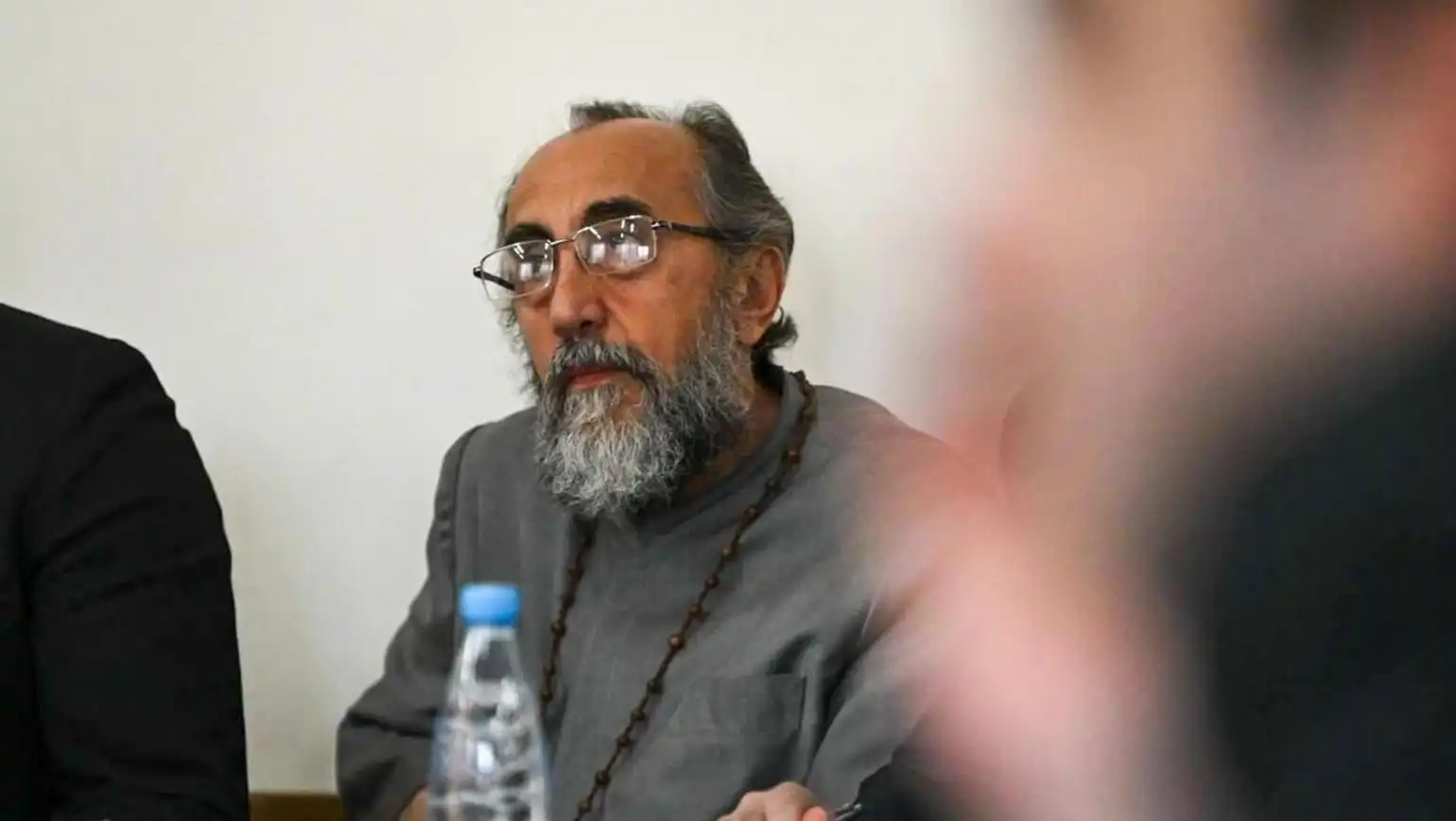 Միքայէլ Սրբազանի խափանման միջոցը փոխուեցաւ՝ տնային կալանքի