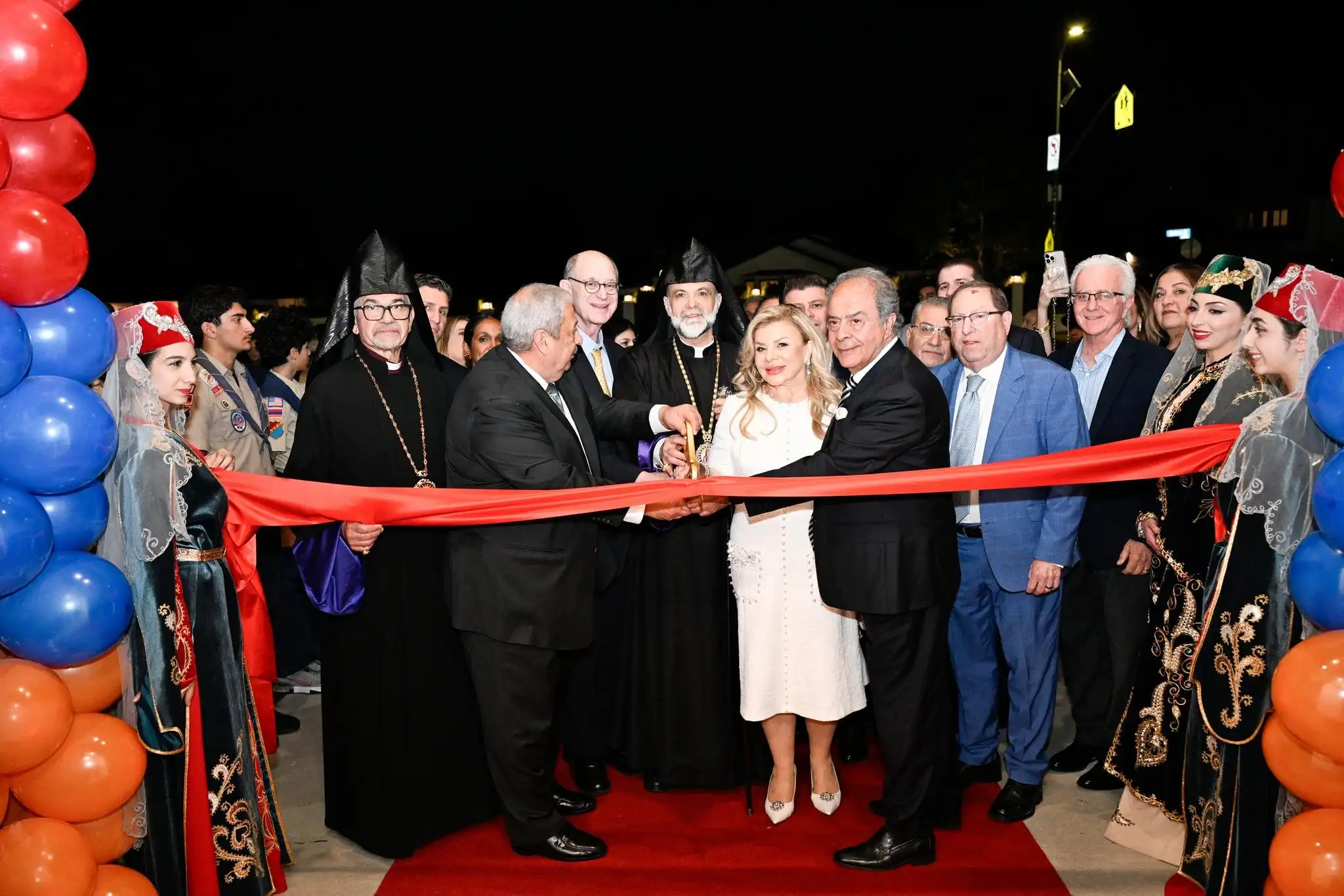 Ներկայութեամբ Գերշ. Տ. Գեղամ արք.ի  բացումը կատարուած է Սարգիս եւ Սիւզան Կիտցինեան երիտասարդական կեդրոնին 