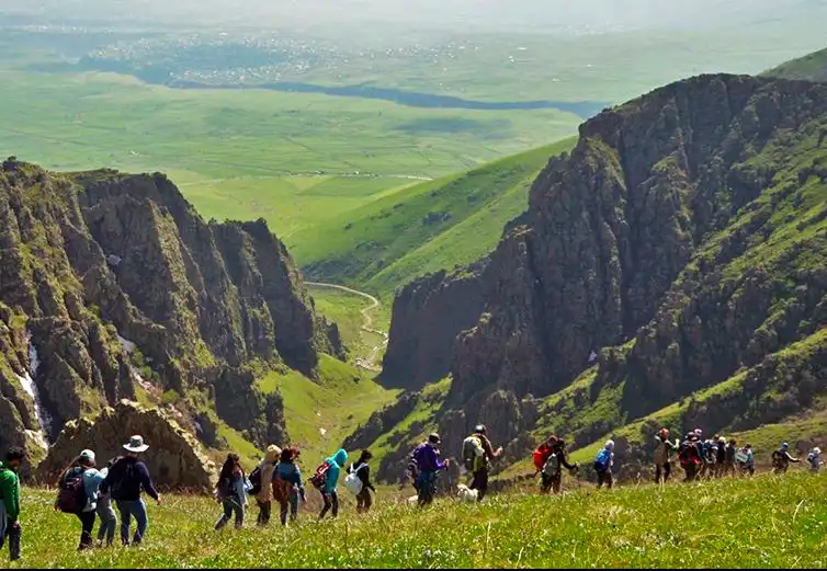 Արշաւներու Կախարդական Ուժը