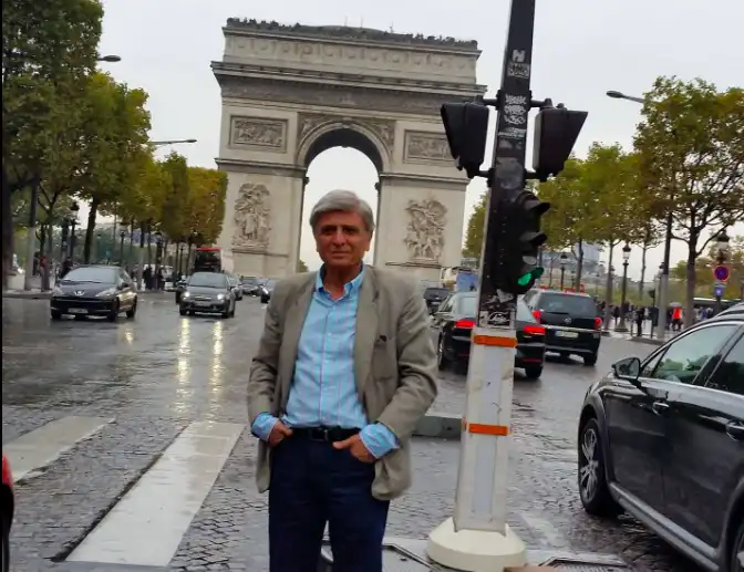 Նուիրում, որուն անունն է  հայ երգ 