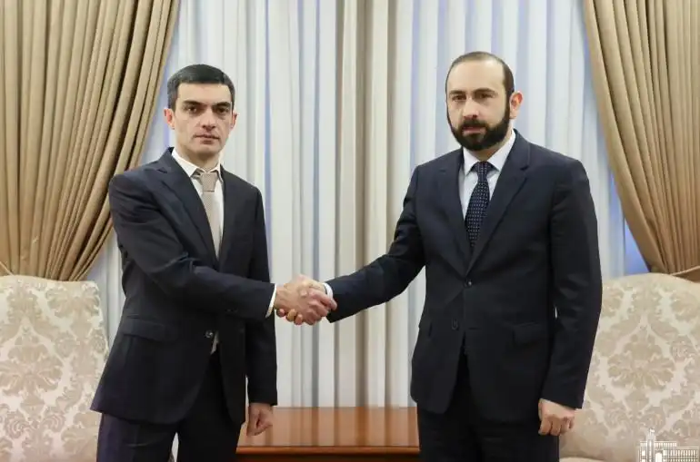 Լաչինի տագնապին խնդրով ՀՀ եւ Արցախի արտաքին գործոց նախարարները քննարկում ունեցան