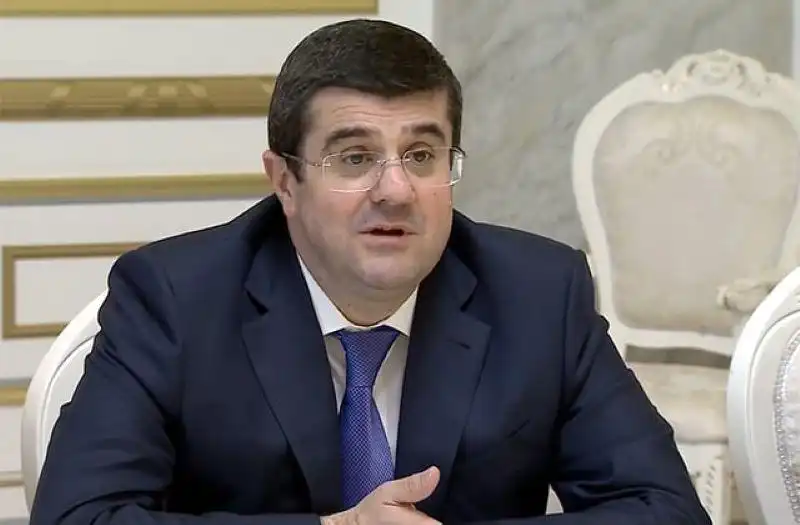 «Հրապարակ». Ըստ Արայիկ Յարութիւնեանին Ատրպէյճանը Լաչինի խնդրով մի քանի պահանջ ներկայացուցած է 