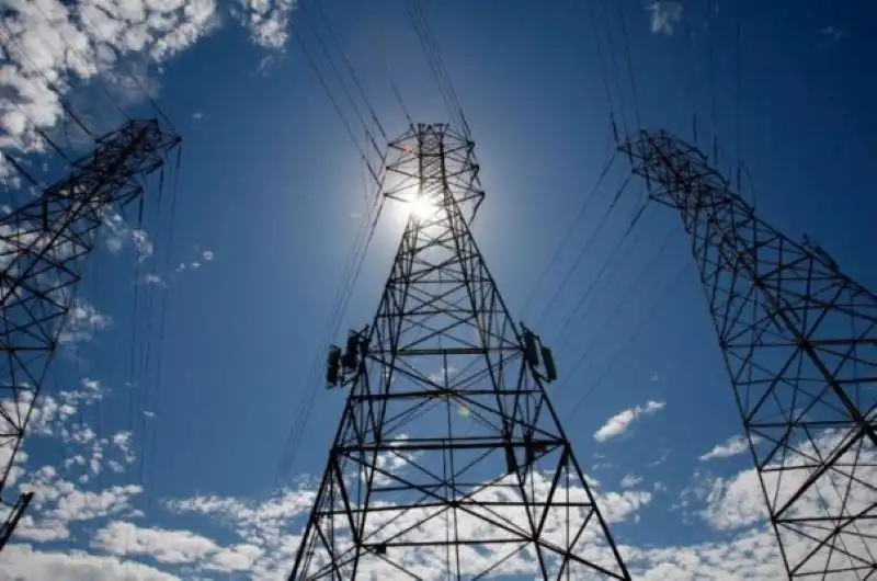 Արցախին ելեկտրականութիւն հասցնող միակ բարձր լարման գիծը արկածահար է 