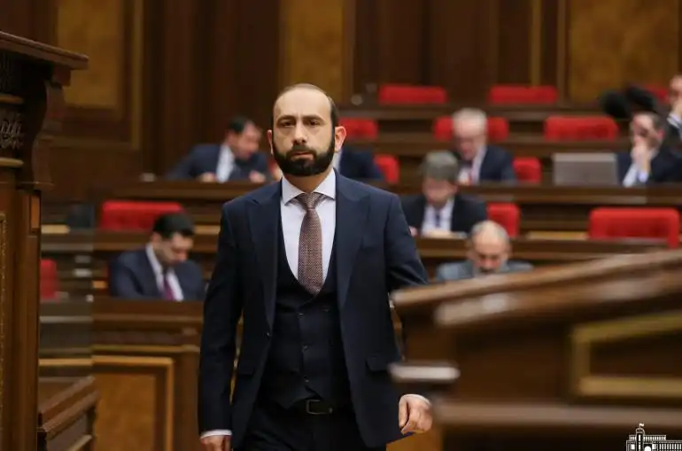 Միրզոյեան կարեւոր ժողովներու համար դէպի Պրիւքսէլ 