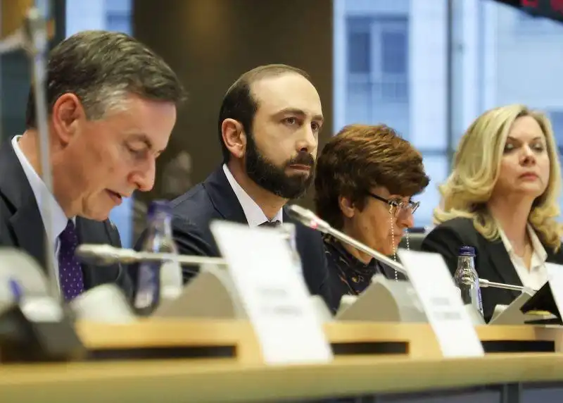 Լաչինի միջանցքի շրջափակումը վերացնելու երկու տարբերակ կայ․ Միրզոյեանը՝ Եւրոպական Խորհուրդին