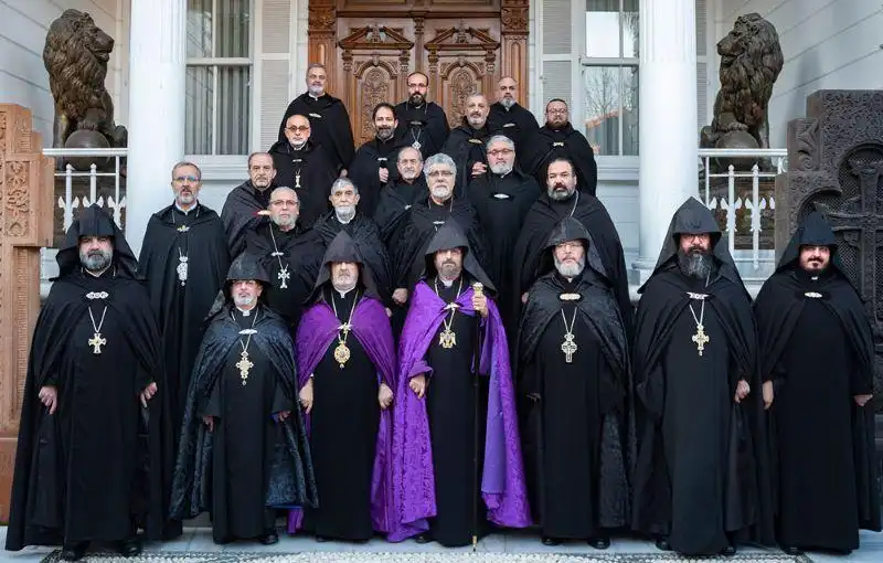 Պոլսոյ միաբաններու հաւաք՝ Սահակ Բ. Պատրիարքի գլխաւորութեամբ 