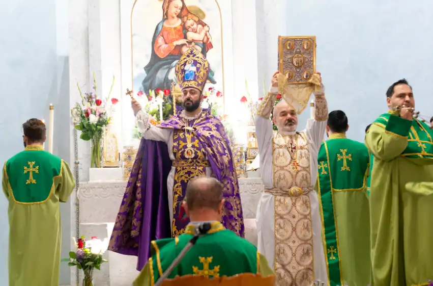 Մատաղօրհնէք՝ Հոլիվուտի Սուրբ Կարապետ եկեղեցւոյ մէջ. Պատարագած է Գերշ. Տ. Թորգոմ եպս.ը (Լուսանկար)