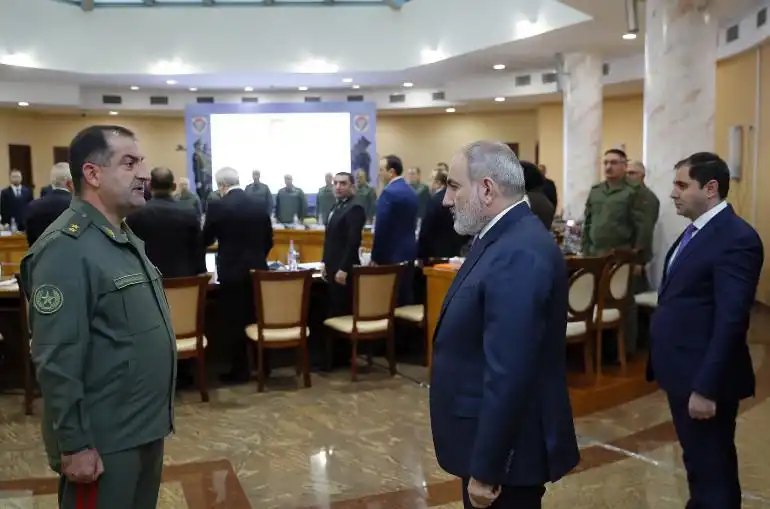 Բանակին մէջ եղած վերջին դէպքերէն ետք. Փաշինեան յանձարարականներ տուած է 