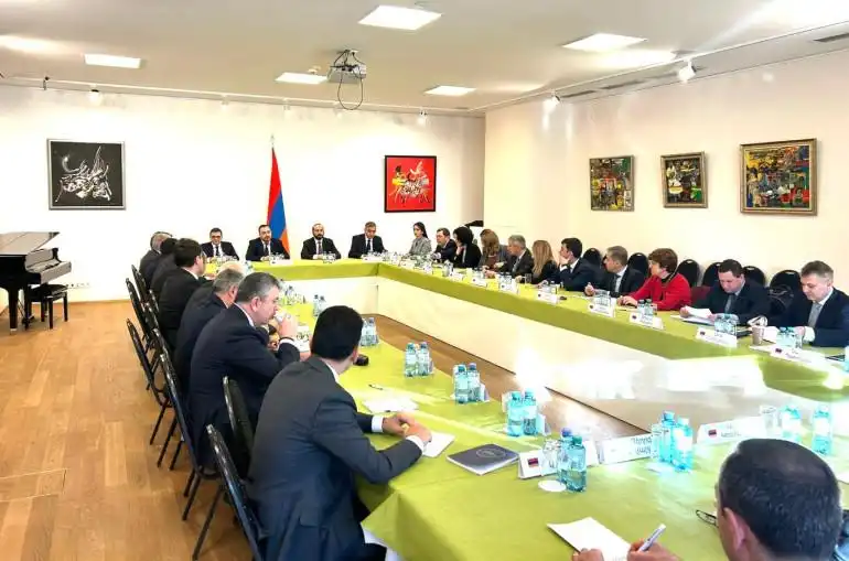 Արարատ Միրզոյեանը Վիեննայի մէջ հանդիպած է Հայաստանի դեսպաններուն  հետ 