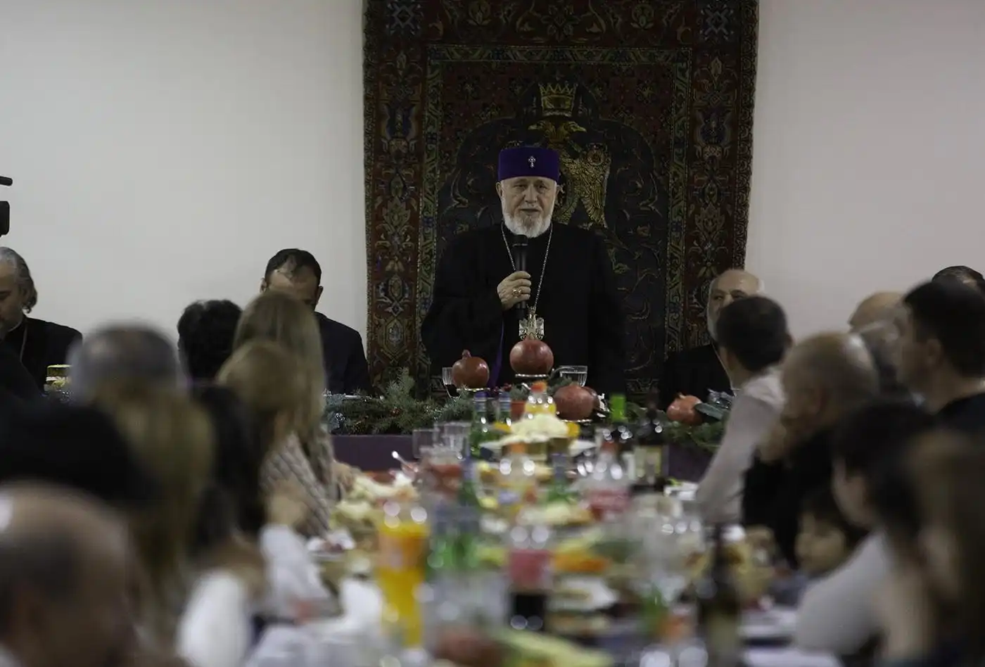 Մայր Աթոռում կազմակերպվեց ամանորյա ընթրիք արցախցի ընտանիքների մասնակցությամբ  