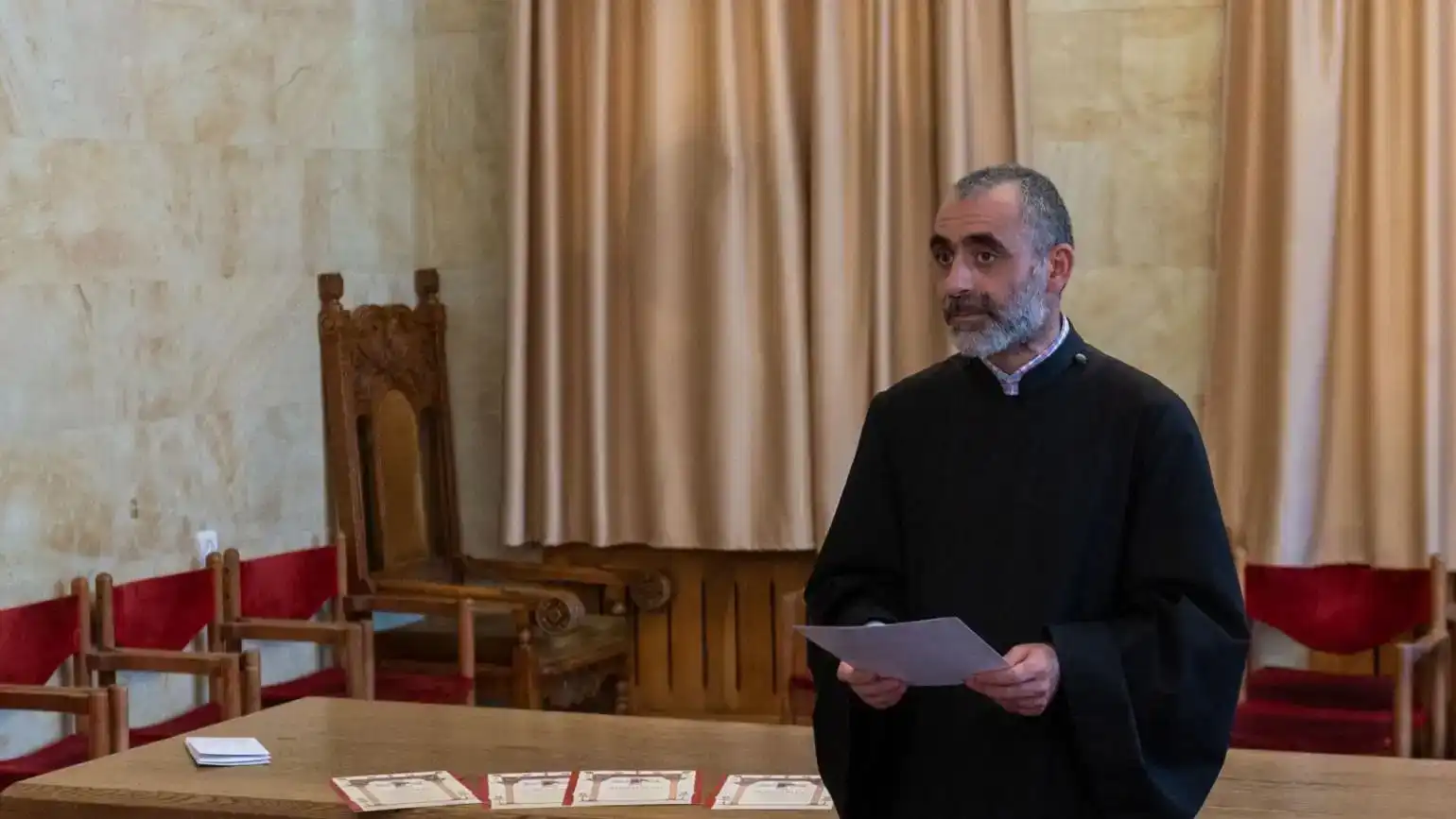 Եպիսկոպոսաց ժողովը  Աւստրիոյ մէջ պիտի կայանայ ՀՀ իշխանութիւններու ճնշումներու պատճառով. Տէր Եսայի