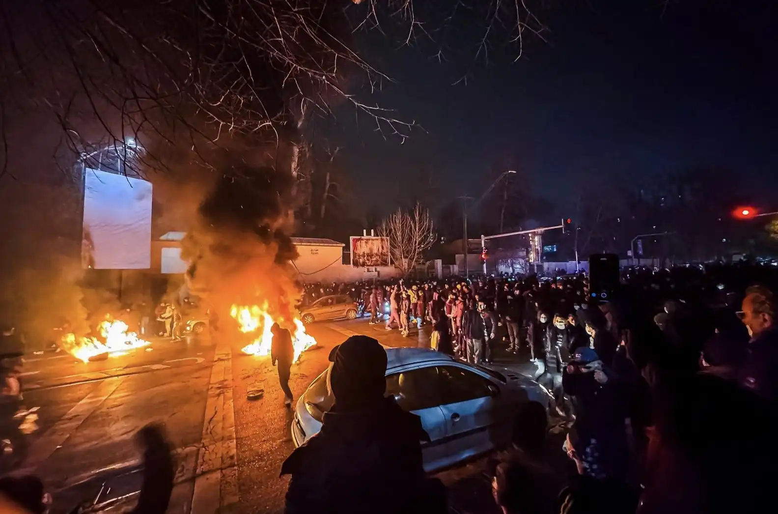 Իրանի մէջ ցուցարարները վնասած են շտապօգնութեան 150 մեքենայ. Tasnim