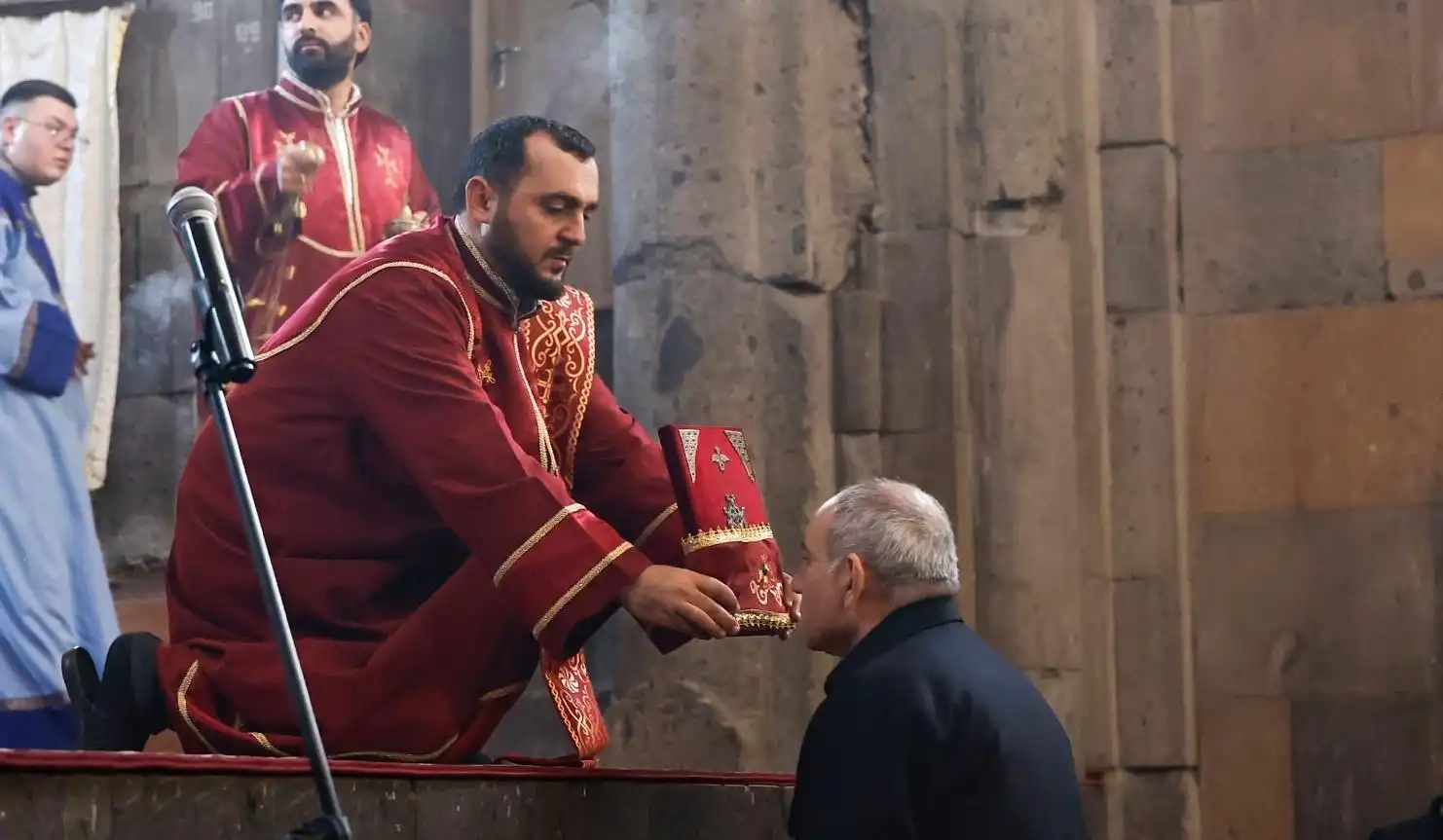 Փաշինեան որոշած  է իմաց  չտալ, թէ  որ եկեղեցւոյ մէջ պիտի մասնակցի Պատարագին 