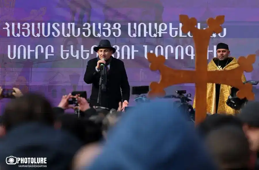 Կառավարութիւնը երբեք չէ գործած եկեղեցւոյ դէմ. Փաշինեան 