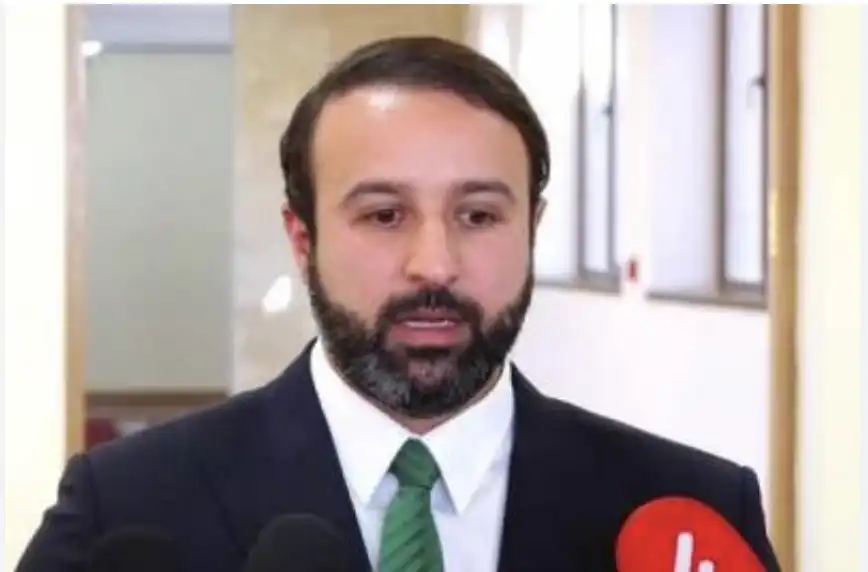 Իշխանական Պատգմաւաորը մեղադրեալի աթոռի՞ն. Նիւթի աղբիւրը՝ «Հրապարակ» թերթն է 