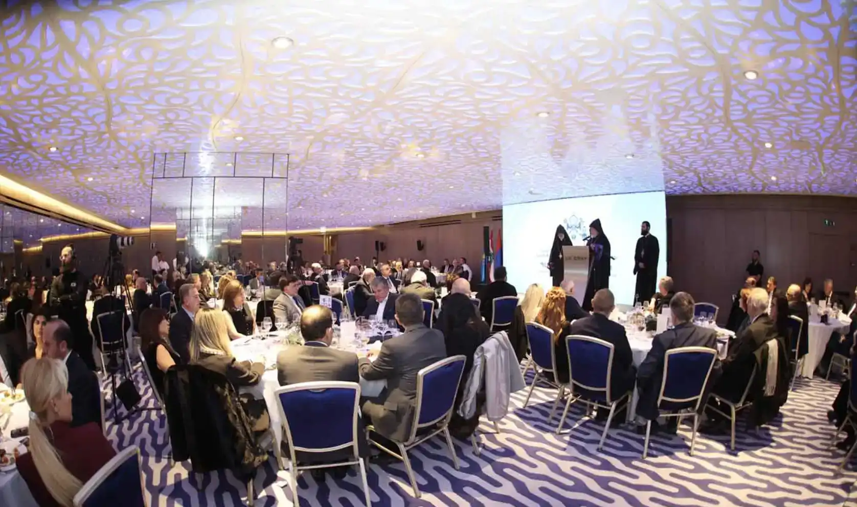  Պէյրութ. Մեծ հանգանակութիւն ի նպաստ Ազգային Վարժարաններուն. Պաշտօնական ընթրիքին ներկայ եղած է Ն.Ս.Օ.Տ.Տ. Արամ Ա. Կաթողիկոս 