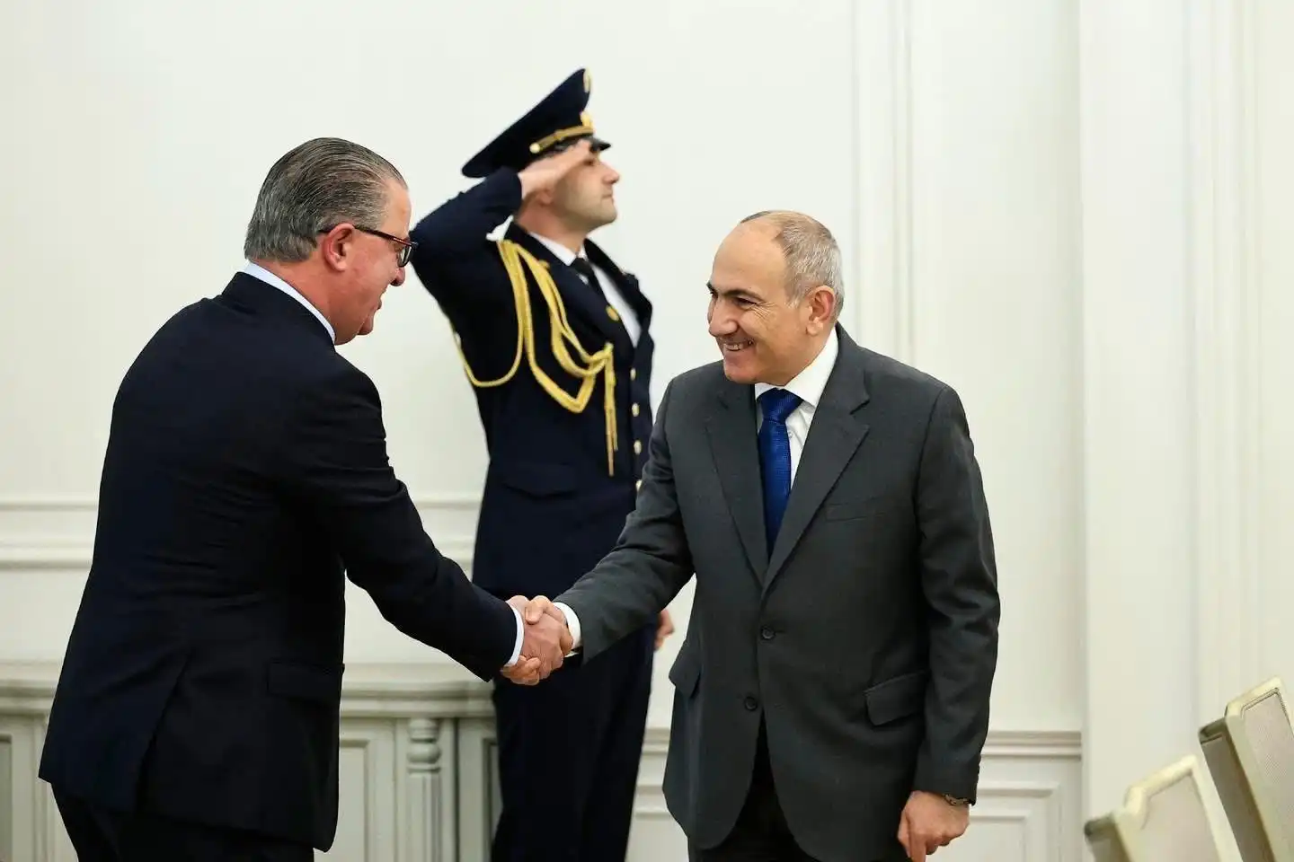   Փաշինեան ընդունած է ՍԴՀԿ Կեդրոնական Վարչութեան Ատենապետ՝ Տօքթ. Համբիկ Սարաֆեանը 