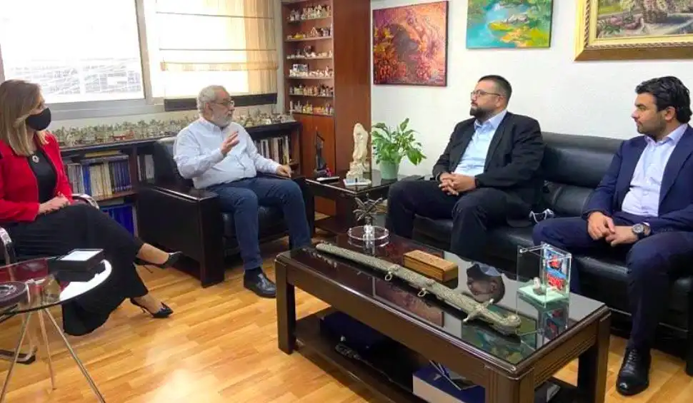 «Ալ Մուսթաքպալ»   հոսանքի   կարեւոր   ներկայացուցիչներէն՝ Ահմատ Հարիրի  այցելած է ՀՅԴ Կեդրոն 