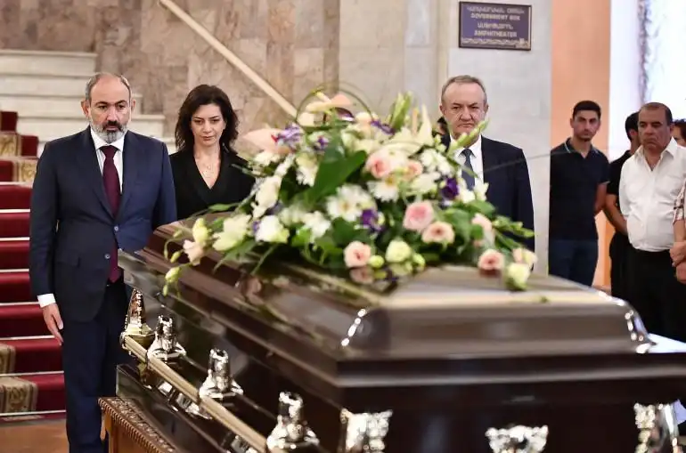 Փաշինեան յարգեց Ճիւան Գասպարեանի յիշատակը 