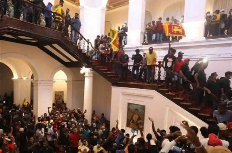 Սրի Լանքայի ցուցարարները համաձայնած են լքել  կառավարական շէնքերը 