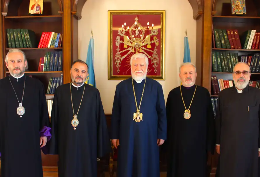  Նուիրապետական Աթոռներու ներկայացուցիչները Արամ Ա.ի մօտ 