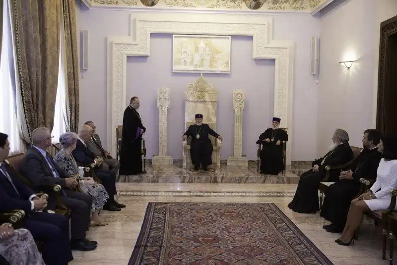 Ամենայն Հայոց Կաթողիկոսն ընդունեց Ռումինիայի Հանրապետութեան Կրօնից նախարարը եւ Ռումին Ուղղափառ Եկեղեցւոյ Պատրիարքական փոխանորդը