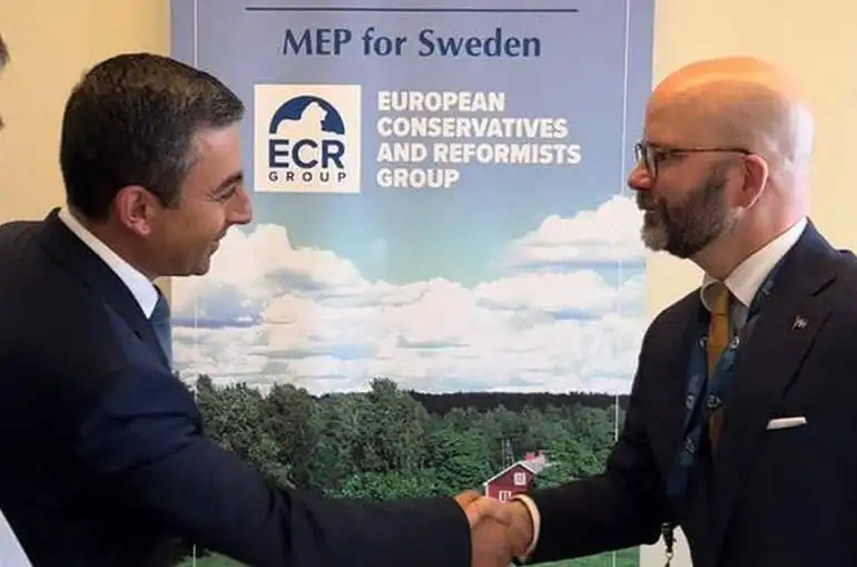 Սաղաթէլեան եւրոպացի  պաշտօնատարներու հետ հանդիպումներ ունեցաւ