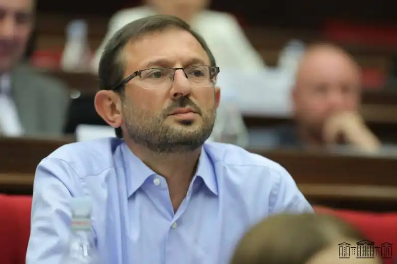 «Ընդդիմադիր պատգամաւորները առանց հրաւէրի ալ պիտի մեկնին Ստեփանակերտ». Գեղամ Մանուկեանի գրառումը