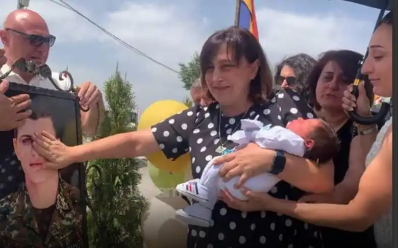 «Յոյս ունեմ, որ Մխիթարը փոխելու է մեր կեանքը». Ծնած է Արցախեան պատերազմին  նահատակուած Մխիթար Գալէեանի եղբայրը