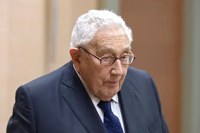 Ըստ Քիսինճըրի՝ Ուքրանիոյ պատերազմի աւարտին 3 տարբերակ կայ