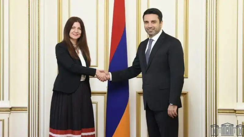 Ըստ Ալեն Սիմոնեանի Հայաստանը խաղաղութեան օրակարգի առաջատար է 
