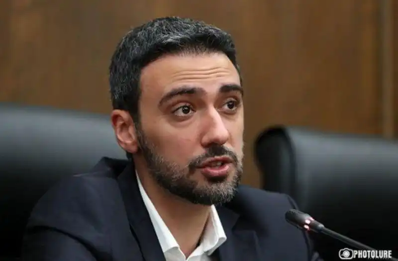 Էրտողանի հետ հեռախօսազրոյցը առիթ, թէ ինչ ըսած է Փաշինեան Թուրքիոյ մասին. Դիտարկում Արամ Վարդեւանեանէն  