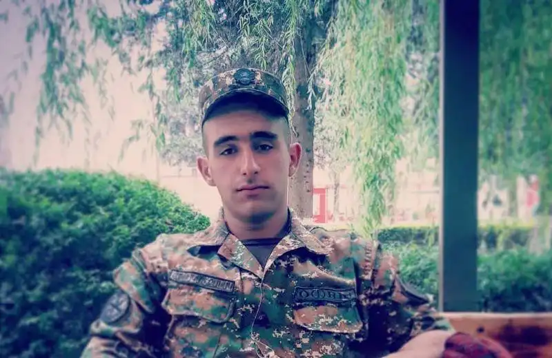 Դիրքի վրայ այրուածքներ ստացած եւ մահացած զինուորը Պալիան Պօղոսեանը Ախուրեան շրջանէն էր 