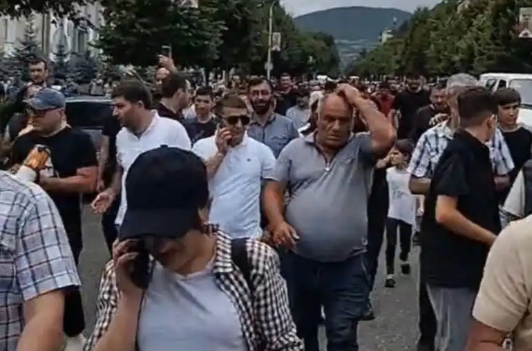 Արցախցիք շրջափակման դէմ երթ կազմակերպած են 